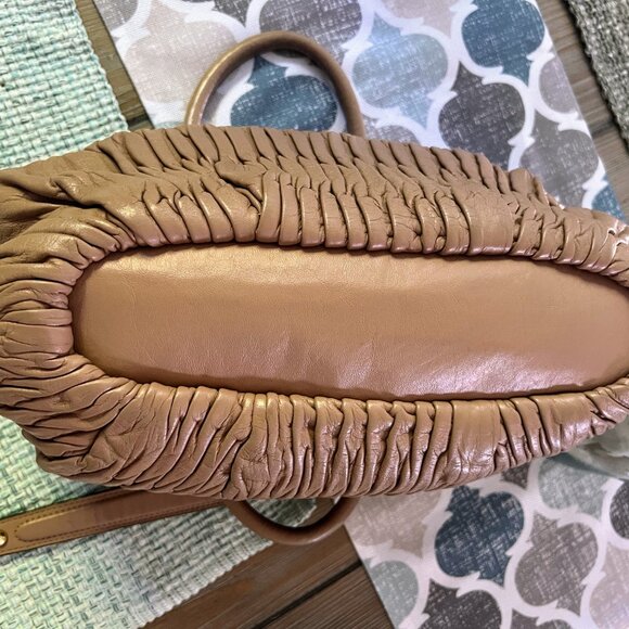 Coach F28541 Ruched Leather Tote – Camel with Bold Purple Interior | Luxe & Uniq - Picture 6 of 7